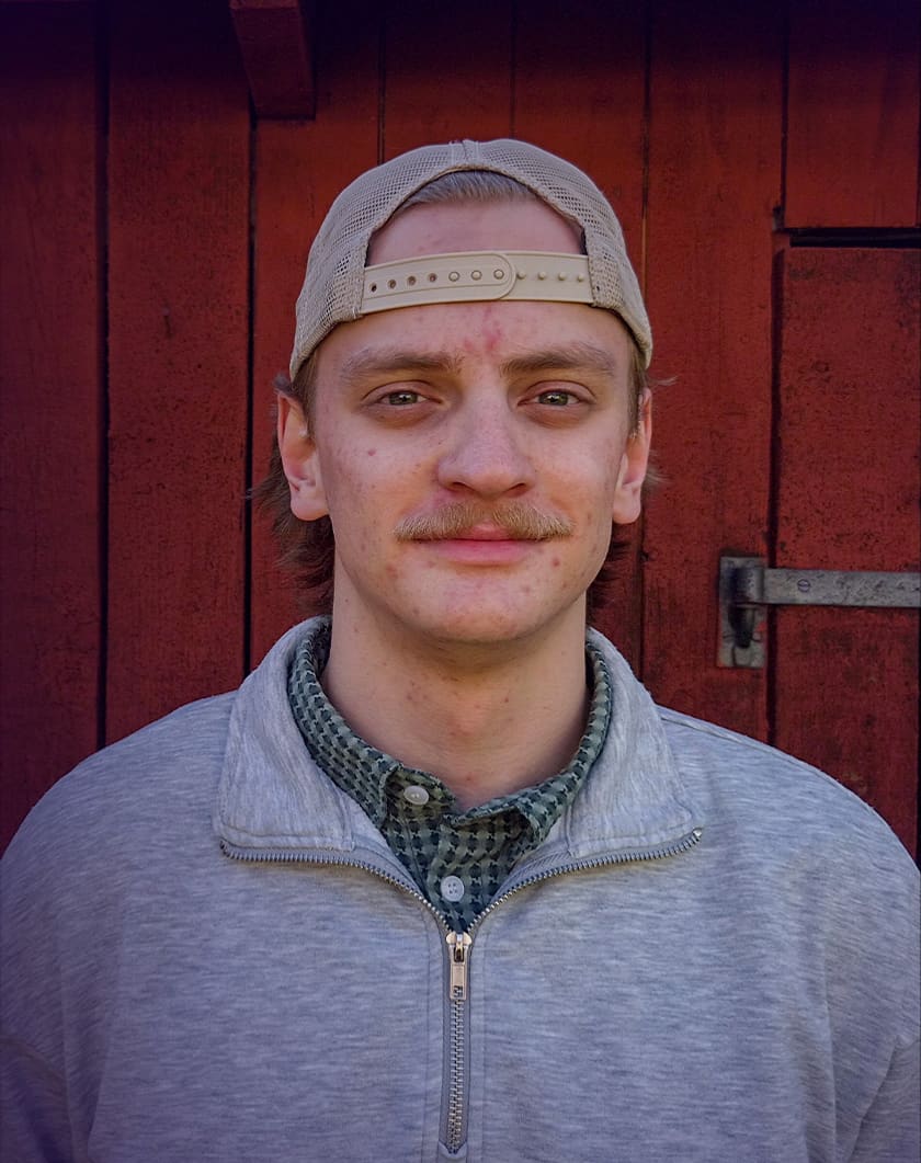 Porträtt av Ludde Blomberg, föreläsare och före detta hemmasittare